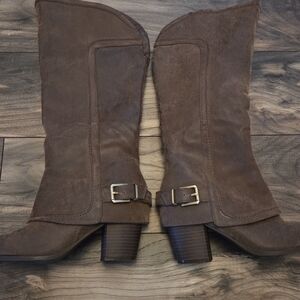 Elegant Brown Heeled Boots